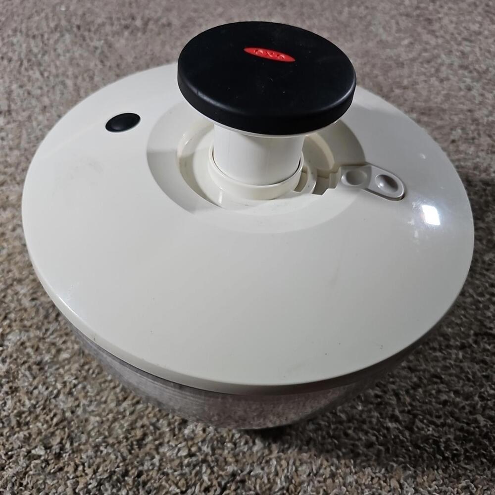 OXO Plastic Salad Spinner Easy One-Hand Use Dishwasher Safe